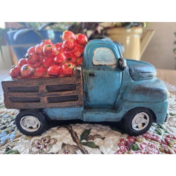 Decorative Fall vintage truck with pumpkins decoration - Picture 3 of 7